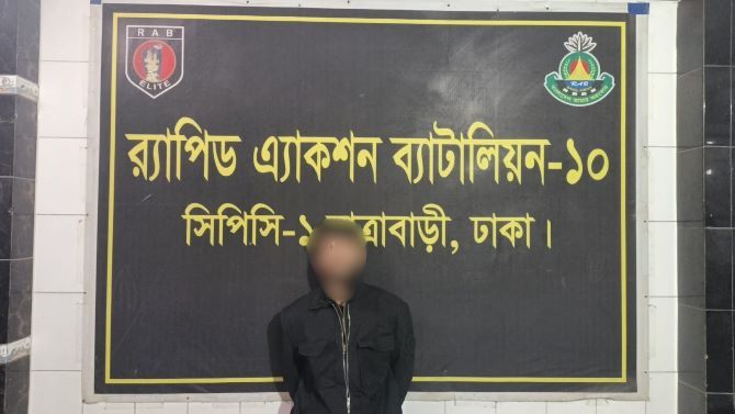 রাজধানীর কদমতলীতে রিয়াদ হত্যা মামলার প্রধান আসামি জুনায়েদ গ্রেফতার