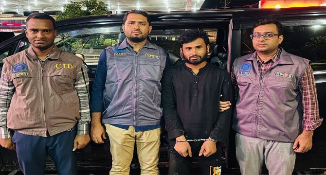 ফেসবুকে তান্ত্রিক সাধনের বিজ্ঞাপণ দিয়ে প্রতারণা: সিআইডির হাতে গ্রেফতার
