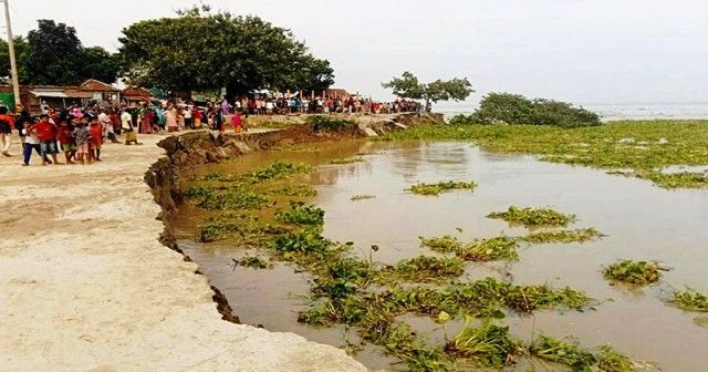 যমুনা নদীতে অবৈধ বালু উত্তোলন: ভাঙ্গন আতঙ্কে হাজারো বসত বাড়ি স্থাপনা