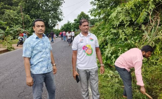 মাটিরাঙ্গায় বিএনপি ও যুবদলের উদ্যােগে সড়ক দুর্ঘটনা রোধে রাস্তার দু ধারে জঙ্গল পরিষ্কার শুরু