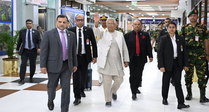 জাপানের উদ্দেশে ঢাকা ছেড়েছেন প্রধান উপদেষ্টা