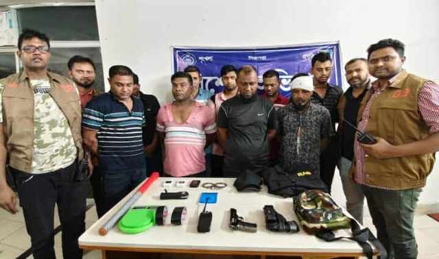 সাভারে র‍্যাব পরিচয়ে ২৫ লাখ টাকা ডাকাতির ঘটনায় ডিবি পুলিশের অভিযানে ৯জনকে গ্রেফতার