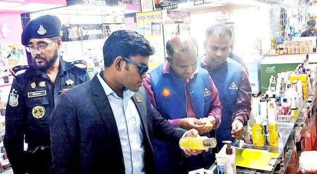 খুলনায় মোবাইল কোর্ট অভিযানে দুইটি প্রতিষ্ঠানকে ৬০ হাজার টাকা জরিমানা আদায়