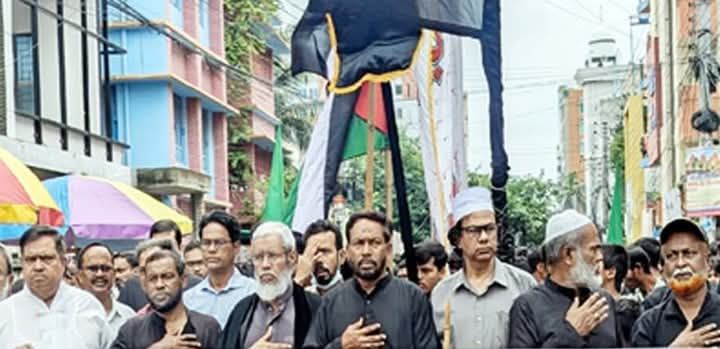 খুলনায় পবিত্র আশুরা পালিত অনুষ্ঠানে শিয়া মুসলমান নারী ও পুরুষ অংশ গ্রহণ করেন