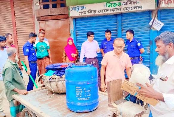 ঝালকাঠিতে চিংড়ি রেনু জব্দ : ৫ হাজার টাকা জরিমানা