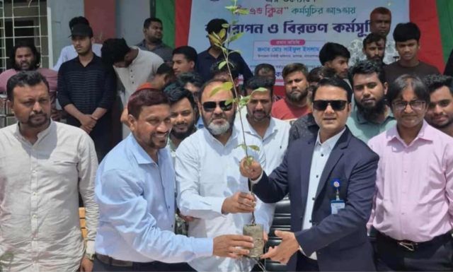 রূপগঞ্জে গ্রীন অ্যান্ড ক্লিনের আওতায় বৃক্ষ রোপণ কর্মসূচির উদ্বোধন