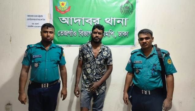 বাসে অগ্নিসংযোগের চেষ্টা; আদাবর থানা কর্তৃক গ্রেফতার এক