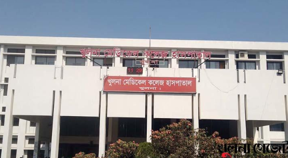 খুলনা হাসপাতালে অগ্নিকাণ্ড: আতঙ্কে তাড়াহুড়ো করে নামার সময় অক্সিজেনের অভাবে রোগীর মৃত্যু