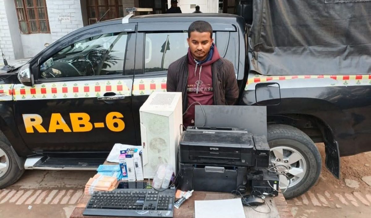 কেশবপুরে জাল টাকা ও বিভিন্ন সরঞ্জামসহ আবু হানিফ নামের যুবককে গ্রেফতার করেছে