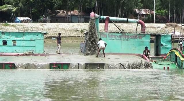 শিবালয় যমুনা নদীর তীরবর্তী চরাঞ্চলে অবৈধ বালু উত্তোলন সক্রিয় সশস্ত্র তৎপরতার