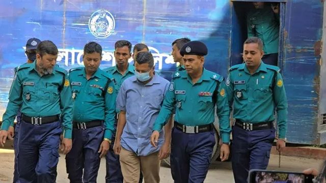 ট্রাইব্যুনালে হাজির করা হয়েছে সাবেক আইজিপি মামুনকে