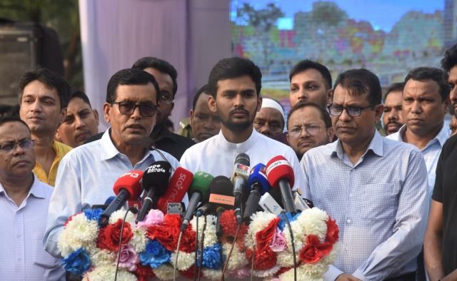 ছাত্র-জনতার জুলাই গণ-অভ্যুত্থানে শহিদগণের স্মরণে ওসমানী উদ্যানে "জুলাই স্মৃতিস্তম্ভ" এর ভিত্তিপ্রস্তর স্থাপন