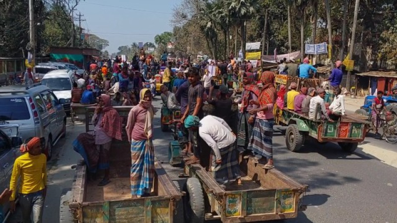 মেহেরপুরে ভাটা শ্রমিকদের অবরোধ এবং গাংনী ইউএনও অফিস ঘেরাও