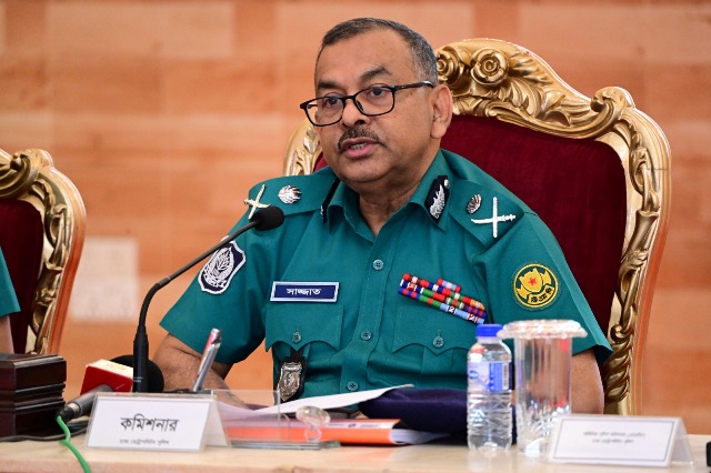 নিষিদ্ধ রাজনৈতিক দলের কার্যক্রম ও নাশকতার ব্যাপারে সর্বোচ্চ সতর্ক থাকতে হবে: ডিএমপি কমিশনার