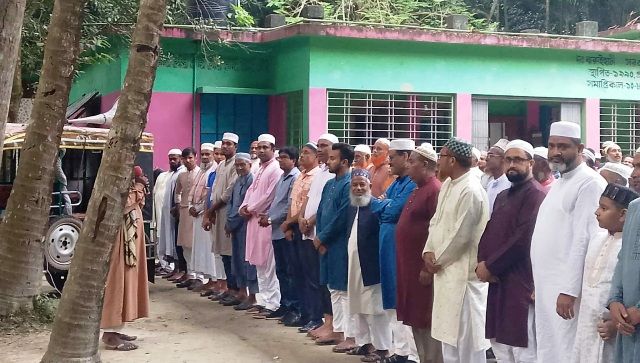 তালায় বিশিষ্ট ব্যবসায়ী শহিদুল সরদার (হাসিদ) এর জানাজা ও দাফন সম্পন্ন