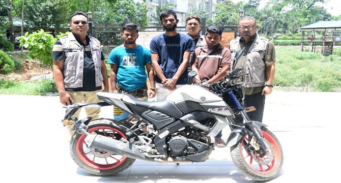 পল্টনে চুরি হওয়া মোটরসাইকেল ফেনী থেকে উদ্ধার: চোরচক্রের ৪ সদস্য গ্রেফতার