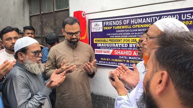 কূর্মিটোলা ক্যাম্পে বিশুদ্ধ পানির কল উদ্বোধন করলেন আমিনুল হক
