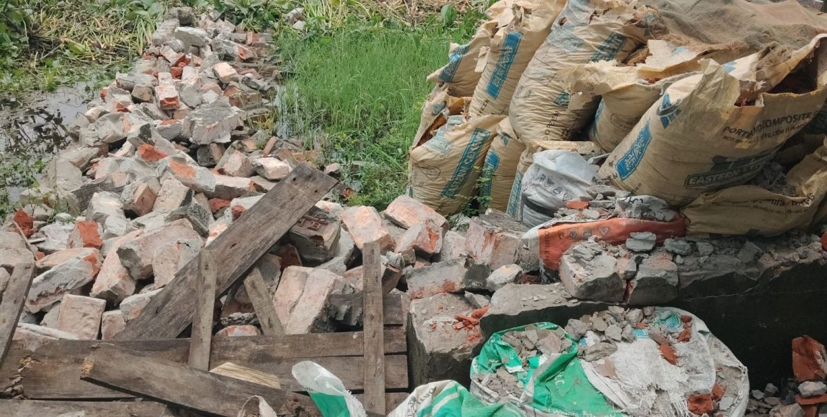 ক্রয়কৃত জমির সীমানা প্রাচীর ভাঙার অভিযোগ