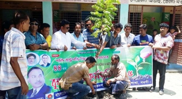 আত্রাইয়ে জিয়াউর রহমানের শাহাদাত বার্ষিকী উপলক্ষে বৃক্ষ রোপণ