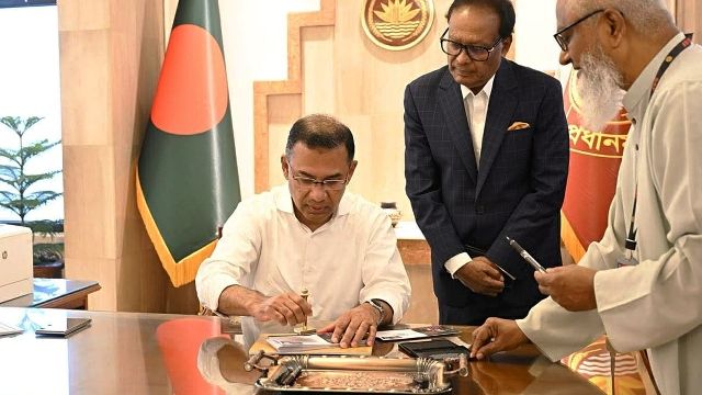 মাতৃভাষা দিবসের স্মারক ডাকটিকিট অবমুক্ত করলেন প্রধানমন্ত্রী