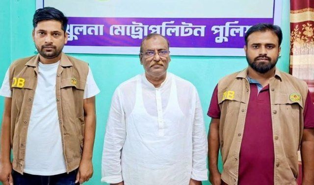 খুলনর রুপসা আইচগাতি ইউনিয়নের সাবেক চেয়ারম্যান  ডিবির অভিযানে গ্রেফতার