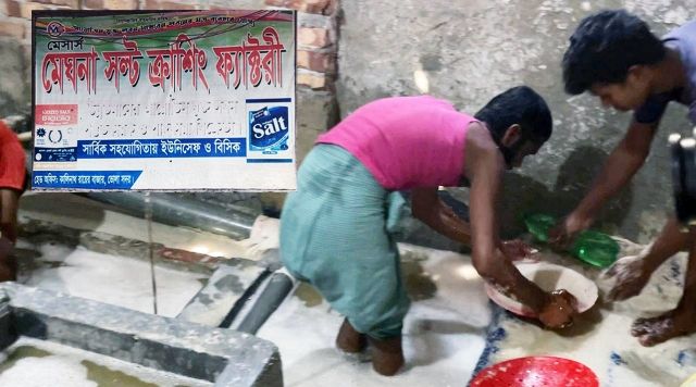 ভোলায় সনাতন পদ্ধতিতে-ই তৈরী হচ্ছে লবন
