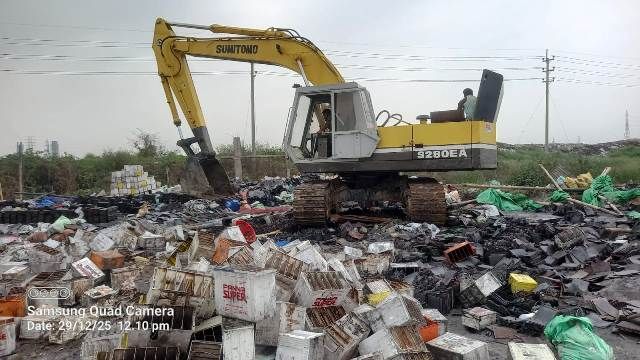 সাভারে অবৈধ সীসা কারখানায় পরিবেশ অধিদপ্তরের অভিযান: দুইটি কারখানা উচ্ছেদ