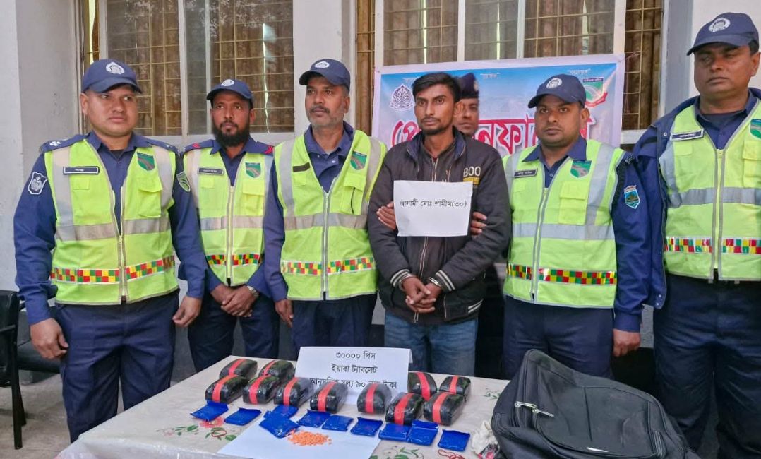 নাটোরের বড়াইগ্রামে ৩০ হাজার পিস ইয়াবাসহ ট্রাক জব্দ, চালক আটক