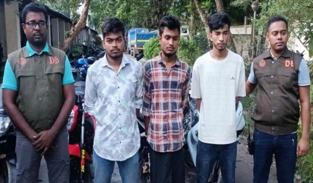 যশোরে চোরাই মোটরসাইকেলসহ আন্তঃজেলা চোরচক্রের ৪ সদস্য আটক