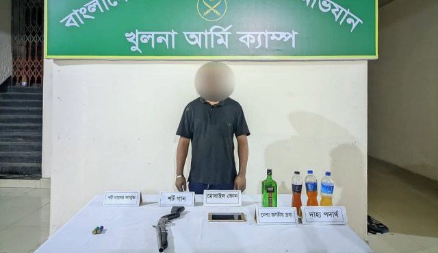 খুলনা নগরীর পূর্ব বানিয়াখামারে দেশীয় পাইপ গান ও গোলাবারুদসহ এক জন আটক