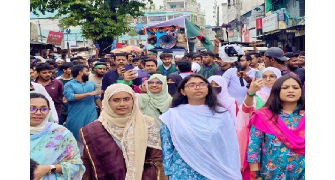 গণতান্ত্রিক দেশ গড়াতে চাঁদাবাজ ও দুর্নীতি উচ্ছেদ করতে হবে এ জন্যেই এ লড়াই: নাহিদ ইসলাম