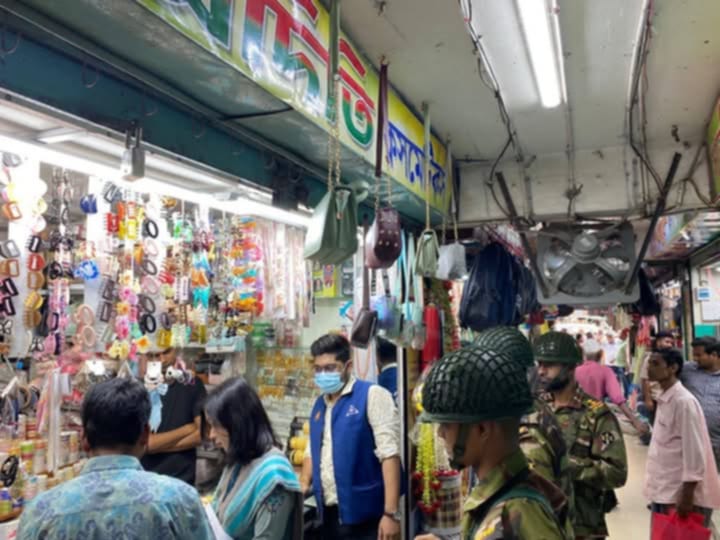 মধুপুরে রং ফর্সাকারী ক্রিম বিক্রির অপরাধে বিভিন্ন কসমেটিকস মালিককে জরিমানা