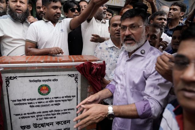 মিরপুর-১০ হতে তালতলা পর্যন্ত সড়ক ও নর্দমা উন্নয়ন কাজের উদ্বোধন করলেন ডিএনসিসি প্রশাসক