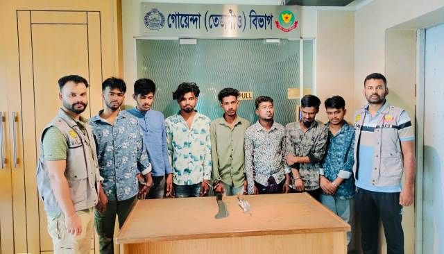 ডাকাতির প্রস্তুতিকালে দেশীয় অস্ত্রসহ সাতজনকে গ্রেফতার করেছে ডিবি