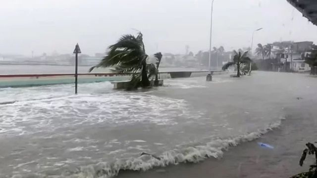 সুপার টাইফুনের আঘাতে নিহত ২, জরুরি অবস্থা জারি