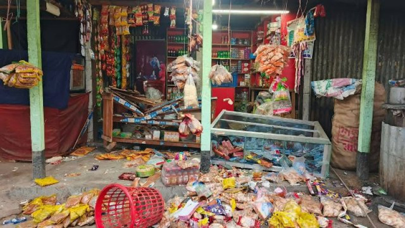 সিরাজগঞ্জে হোটেল ও দোকান ভাংচুর,মুচলেকায় ছাড়া পেলেন ৩ সমন্বয়ক