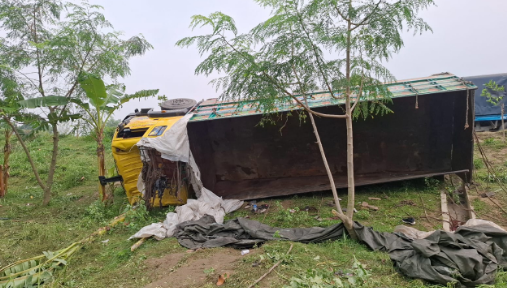 ট্রাক উল্টে নিহত ১৫ জনের মধ্যে ১৩ জনের পরিচয় মিলেছে