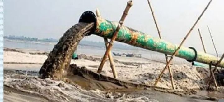 কোনভাবেই থামছে না অবৈধ উপায়ে বালু উত্তোলন প্রশাসনের যোগসাজস: স্থানীয়দের অভিযোগ
