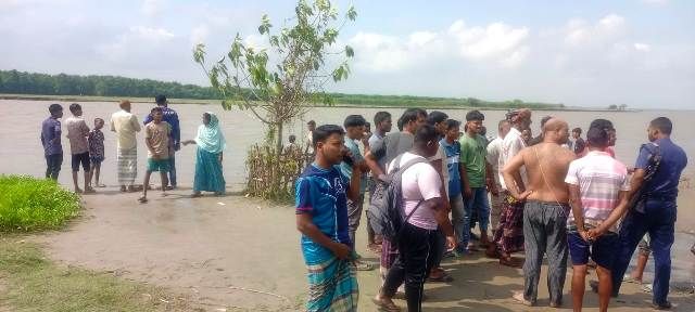 গোদাগাড়ীর পদ্মা নদীতে নৌকাডুবিতে একজনের মৃত্যু,নিখোঁজ দুইজন