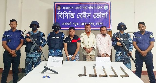 ভোলায় দেশীয় অস্ত্রসহ ৩ আ'লীগ নেতা আটক