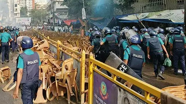 কাকরাইলে জাতীয় পার্টির কর্মী সমাবেশে পুলিশের বাধা