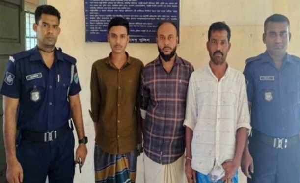 খুলনার ফুলতলায় গণপিটুনিতে নিহতের ঘটনায় তিন জন কে গ্রেফতার করেছে পুলিশ