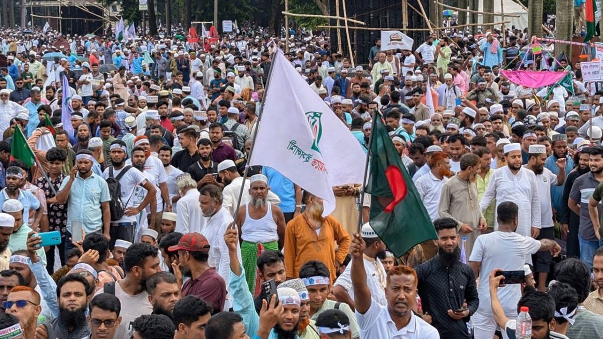 সোহরাওয়ার্দীতে জাতীয় সমাবেশ: জড়ো হচ্ছেন জামায়াতের নেতাকর্মীরা
