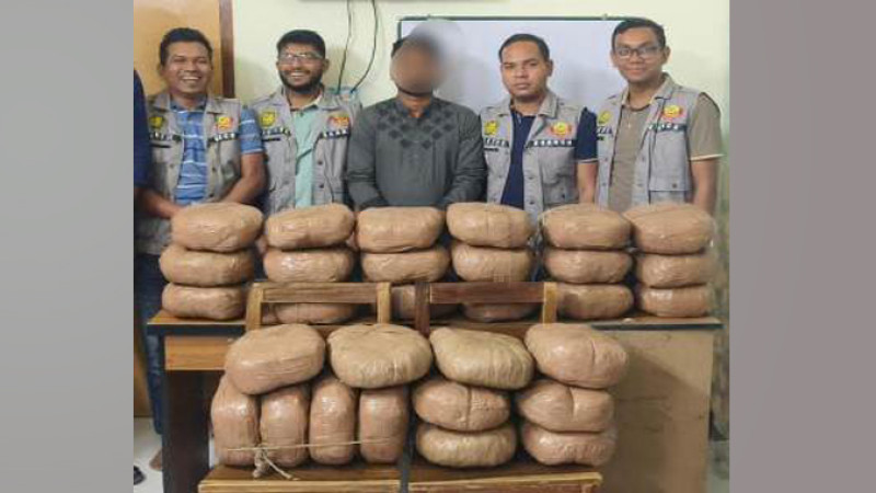 ৬০ কেজি গাঁজা ও প্রাইভেটকারসহ পেশাদার মাদক কারবারি মাছুম গ্রেফতার