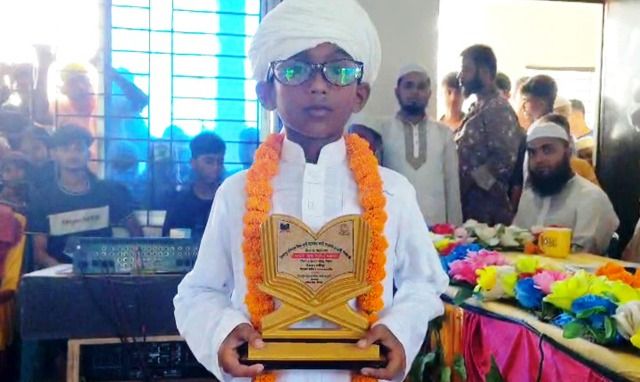 মাত্র ৯ মাসেই হাফেজ হলেন ১১ বছর বয়সী ইয়াছিন