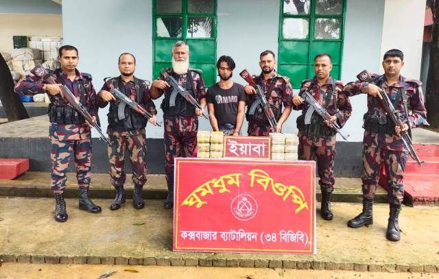 বান্দরবানের ঘুমধুম সীমান্তে অভিযান চালিয়ে ১ লাখ ২০ হাজার পিস ইয়াবাসহ এক রোহিঙ্গা যুবক আটক