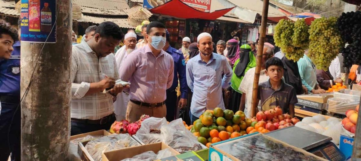 সিরাজদিখানে বাজার মনিটরিং ও ভ্রাম্যমাণ আদালত পরিচালনা করে ১১ হাজার টাকা জরিমানা