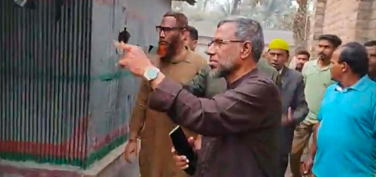 বড়াইগ্রামে সহিংসতায় ক্ষতিগ্রস্ত বাড়িঘর পরিদর্শন করেছেন আব্দুল আজিজ এমপি
