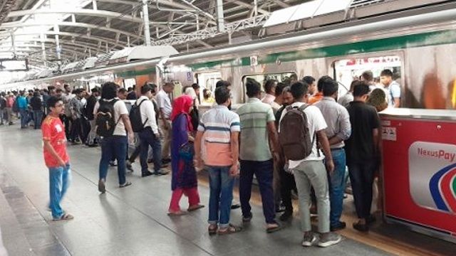 মেট্রোরেলে ভ্রমণের সময় মাস্ক পরার অনুরোধ
