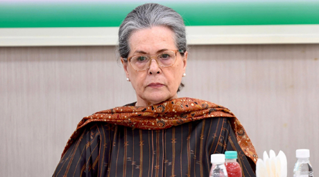 সোনিয়া গান্ধী, ভর্তি দিল্লির হাসপাতালে